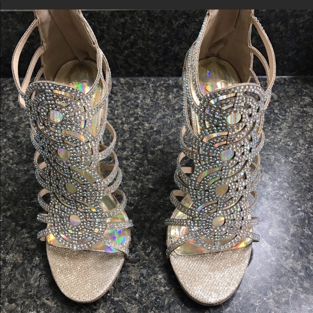Gold heels - Picture 2 of 5